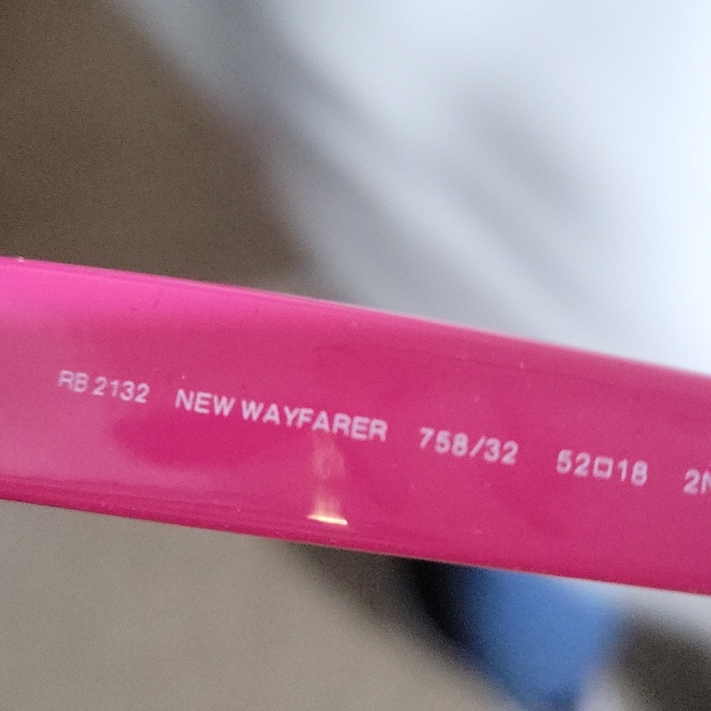 Ray-Ban Hot Pink Wayfarer Sunglasses with Black Case - Picture 2 of 2